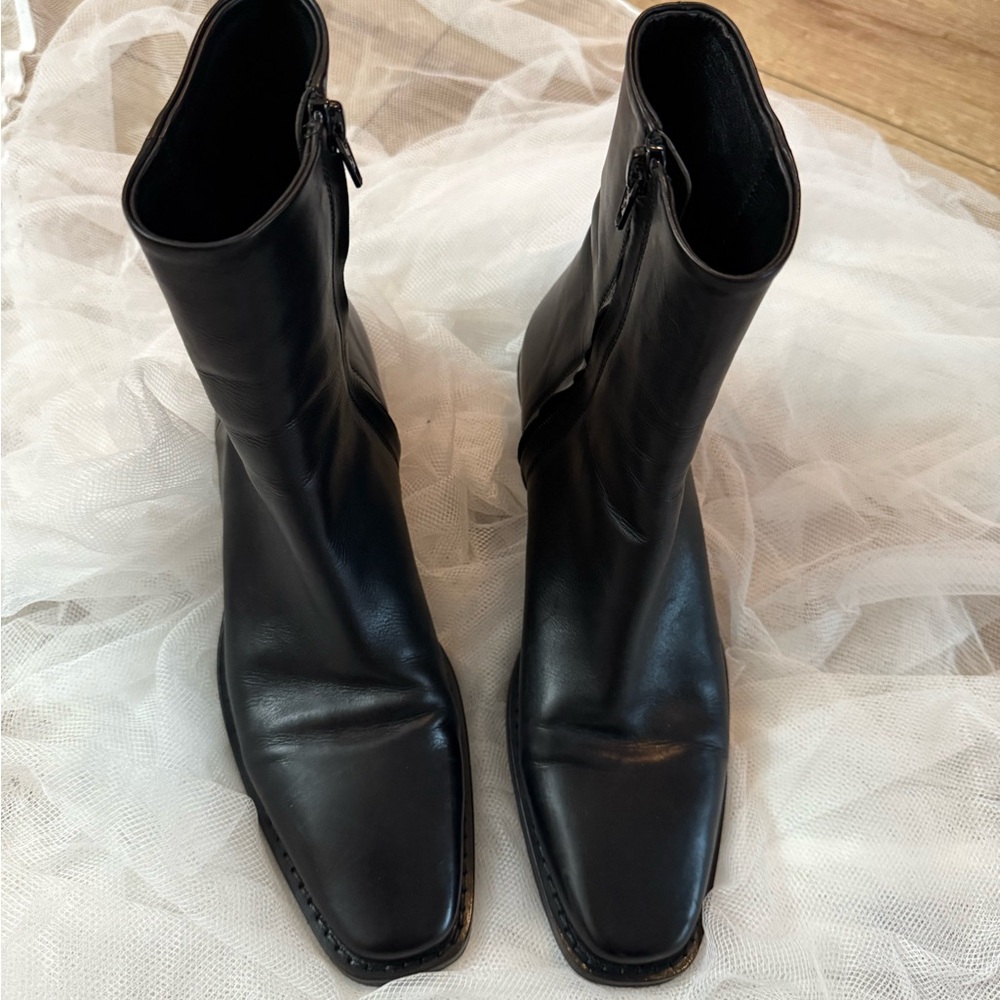 Sleek Black Leather Ankle Boots KHAITE
Wooster Calfskin Ankle Boots size 37 almo - Picture 3 of 8